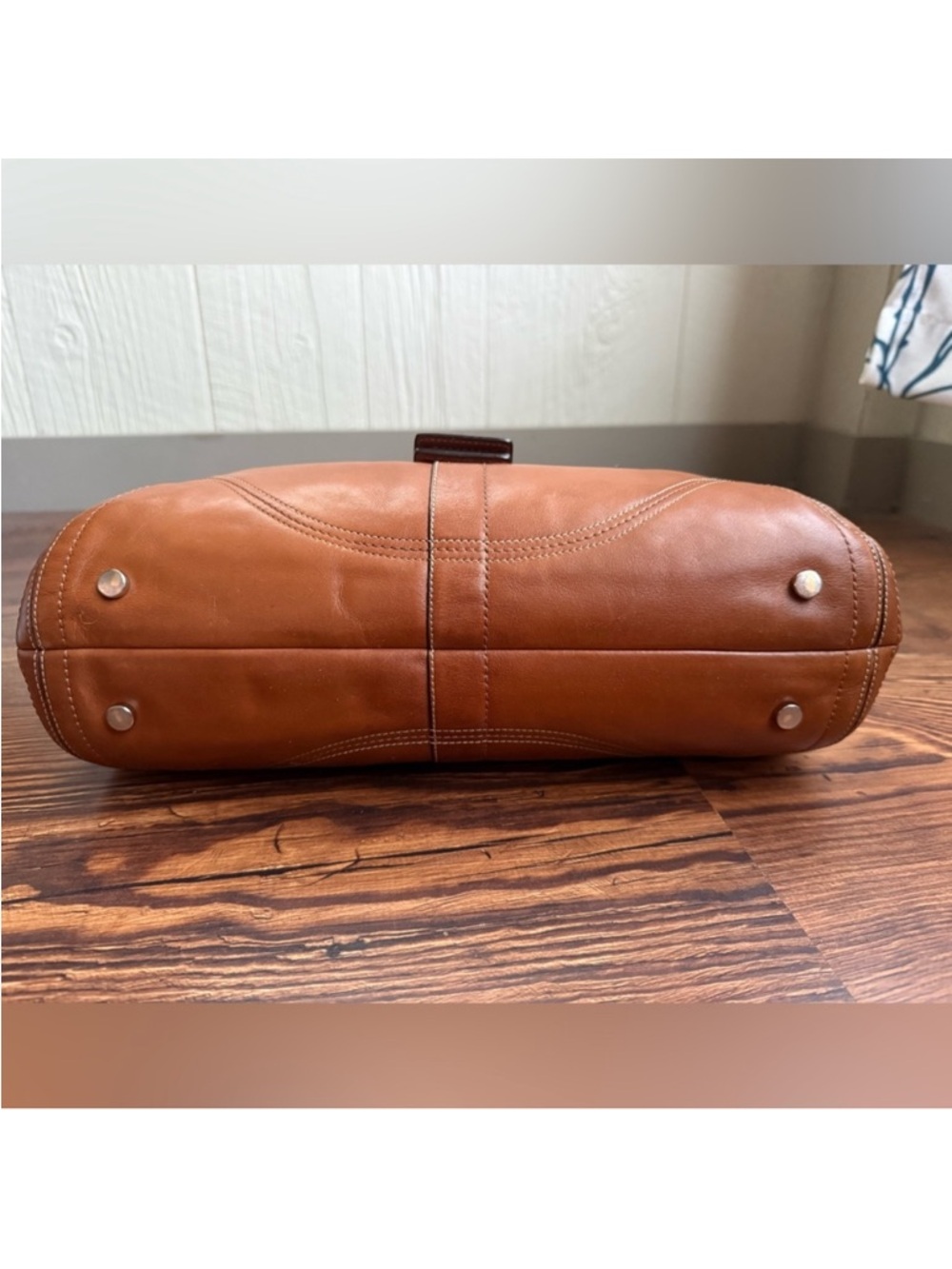 Classic SoHo Vintage Leather Satchel Handbag - Chestnut Brown - Picture 3 of 8